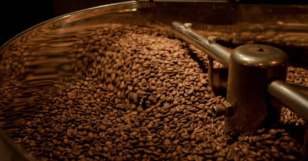 生ごみ処理機が注目される社会的背景と家庭の変化をイメージしたイラスト